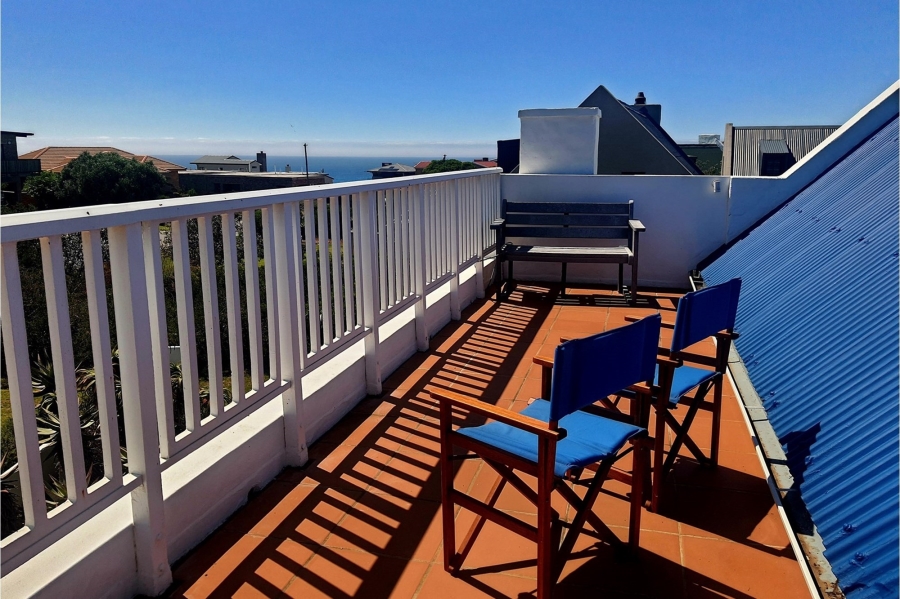 4 Bedroom Property for Sale in Boggomsbaai Western Cape